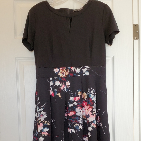 NWOT Black and Floral Dress - Picture 5 of 11